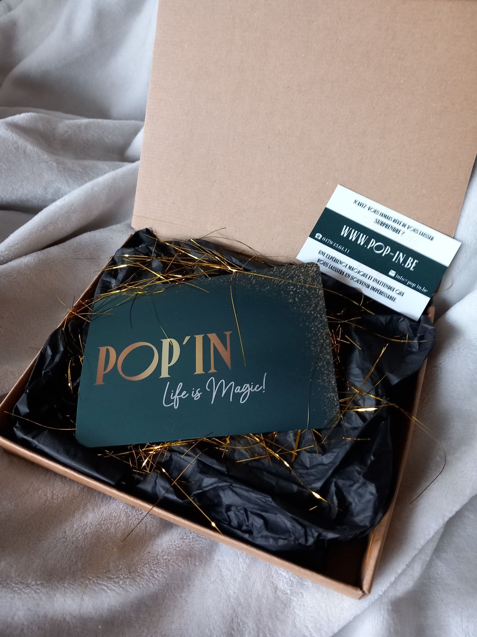 Box Pop'in remplie de surprises, offrant un début d'aventure excitant et joyeux.