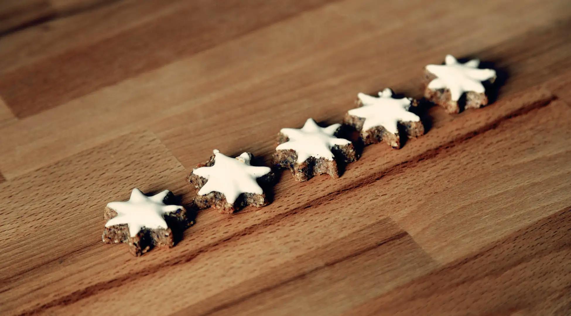 Biscuits en forme d'étoile, métaphore des préférences personnelles prises en compte par Pop'in.